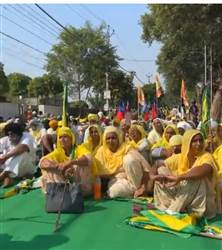 ਇਨਸਾਫ਼ ਦਿਵਾਉਣ ਲਈ ਜਨਤਕ ਜਥੇਬੰਦੀ ਨੇ ਵਿਧਾਇਕ ਗਿੱਲ ਦੇ ਘਰ ਅੱਗੇ ਲਾਇਆ ਧਰਨਾ