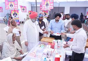 ਮੁਫ਼ਤ ਮੈਡੀਕਲ ਕੈਂਪ ’ਚ 300 ਤੋਂ ਵੱਧ ਮਰੀਜ਼ਾਂ ਦੀ ਜਾਂਚ, ਮੁਫ਼ਤ ਦਵਾਈਆਂ ਵੀ ਵੰਡੀਆਂ