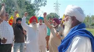 ਵੱਖ-ਵੱਖ ਜਥੇਬੰਦੀਆਂ ਵੱਲੋਂ 'ਆਪ' ਵਿਧਾਇਕਾਂ ਨੂੰ ਦਿੱਤੇ ਗਏ ‘ਲਾਹਣਤੀ ਪੱਤਰ’