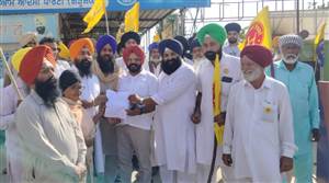 ਡਿਪਟੀ ਸਪੀਕਰ ਦੇ ਘਰ ਮੂਹਰੇ ਧਰਨਾ ਲਗਾ ਕੇ ਦਿੱਤਾ ਵਿਰੋਧ ਪੱਤਰ
