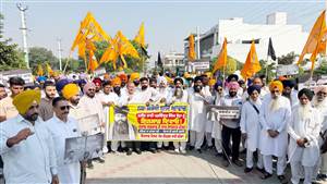 ਅਕਾਲੀ ਦਲ ਨੇ ਵਿਧਾਇਕਾ ਮਾਣੂੰਕੇ ਦੀ ਰਿਹਾਇਸ਼ ਅੱਗੇ ਲਾਇਆ ਧਰਨਾ