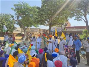 ਵੱਖ-ਵੱਖ ਜਥੇਬੰਦੀਆਂ ਨੇ ਵਿਧਾਇਕ ਗਿਆਸਪੁਰੇ ਦਾ ਦਫ਼ਤਰ ਘੇਰਿਆ