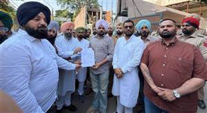 ਪਰਵਿੰਦਰ ਸਿੰਘ ਝੋਟਾ ਦੇ ਕਤਲ ਦੇ ਰੋਸ ਵਜੋਂ ਅਕਾਲੀ ਦਲ ਵੱਲੋਂ ਰੋਸ ਮੁਜ਼ਾਹਰਾ