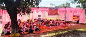 ਅਧਿਆਪਕਾਂ ਨੇ ਸਿੱਖਿਆ ਮੰਤਰੀ ਦੇ ਪਿੰਡ ਗੰਭੀਰਪੁਰ ’ਚ ਲਾਇਆ ਧਰਨਾ
