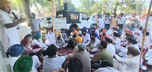 ਝੋਟਾ ਦੇ ਕਤਲ ਵਿਰੁੱਧ ਵਿਧਾਇਕ ਦੇ ਹਸਪਤਾਲ ਅੱਗੇ ਭਾਰੀ ਰੋਸ ਧਰਨਾ