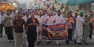 ਯੂਥ ਕਾਂਗਰਸ ਦੇ ਆਗੂਆਂ ਨੇ ਪਰਵਿੰਦਰ ਝੋਟਾ ਨੂੰ ਦਿੱਤੀ ਸ਼ਰਧਾਂਜਲੀ