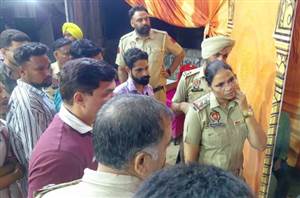 Hoshiarpur News : ਰਾਮਲੀਲ੍ਹਾ ਦੀ ਸਟੇਜ ’ਤੇ ਲਟਕਦਾ ਮਿਲਿਆ ਵਿਅਕਤੀ, ਸ਼ਹਿਰ ’ਚ ਫੈਲੀ ਸਨਸਨੀ
