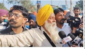 “ਮੈਂ ਕਿਉਂ ਰੋਵਾਂ, ਮੇਰਾ ਪੁੱਤ ਅਮਰ ਸ਼ਹੀਦ ਹੈ” — ਪਰਵਿੰਦਰ ਝੋਟੇ ਦੇ ਪਿਤਾ ਦੇ ਭਾਵੁਕ ਬੋਲ, ਇਨਸਾਫ਼ ਮਿਲਣ ਤੱਕ ਸਸਕਾਰ ਨਾ ਕਰਨ ਦਾ ਐਲਾਨ