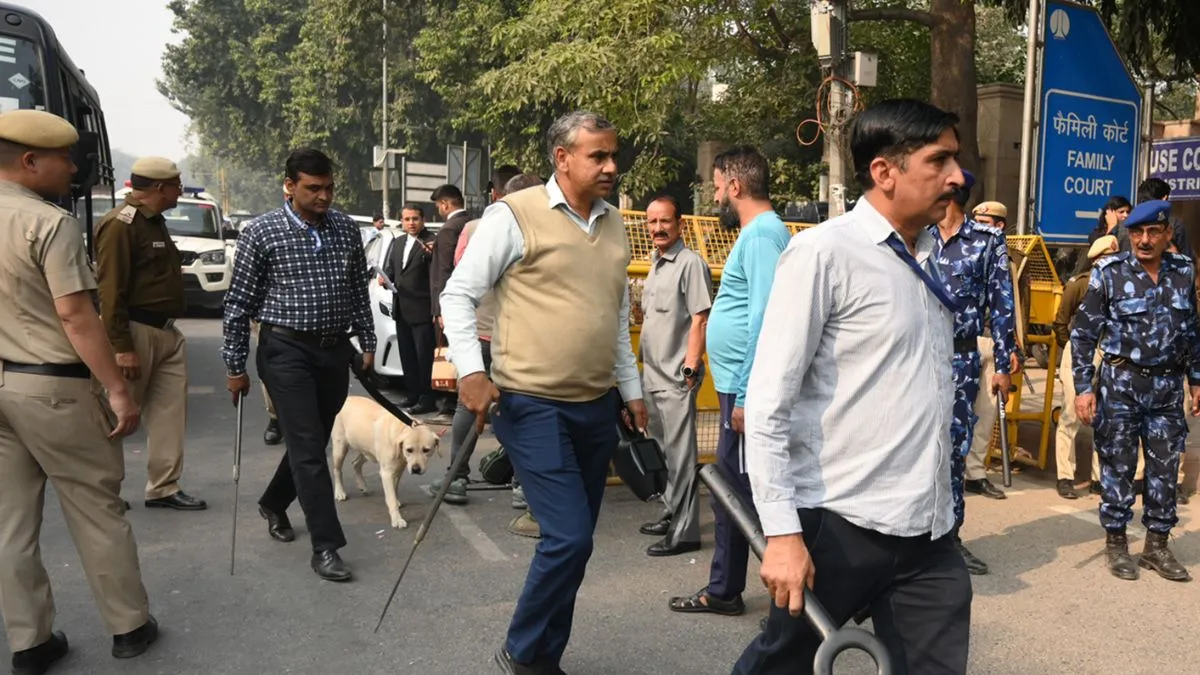 Bomb threat:  ਦਿੱਲੀ 'ਚ ਕਿਸੇ ਵੱਡੇ ਅੱਤਵਾਦੀ ਹਮਲੇ ਦਾ ਸੰਕੇਤ ਨਹੀਂ ਧਮਕੀ ਭਰੇ ਈਮੇਲ, 2 ਸਾਲਾਂ 'ਚ ਮਿਲ ਚੁਕੀਆਂ ਹਨ ਹਜ਼ਾਰਾਂ ਧਮਕੀਆਂ