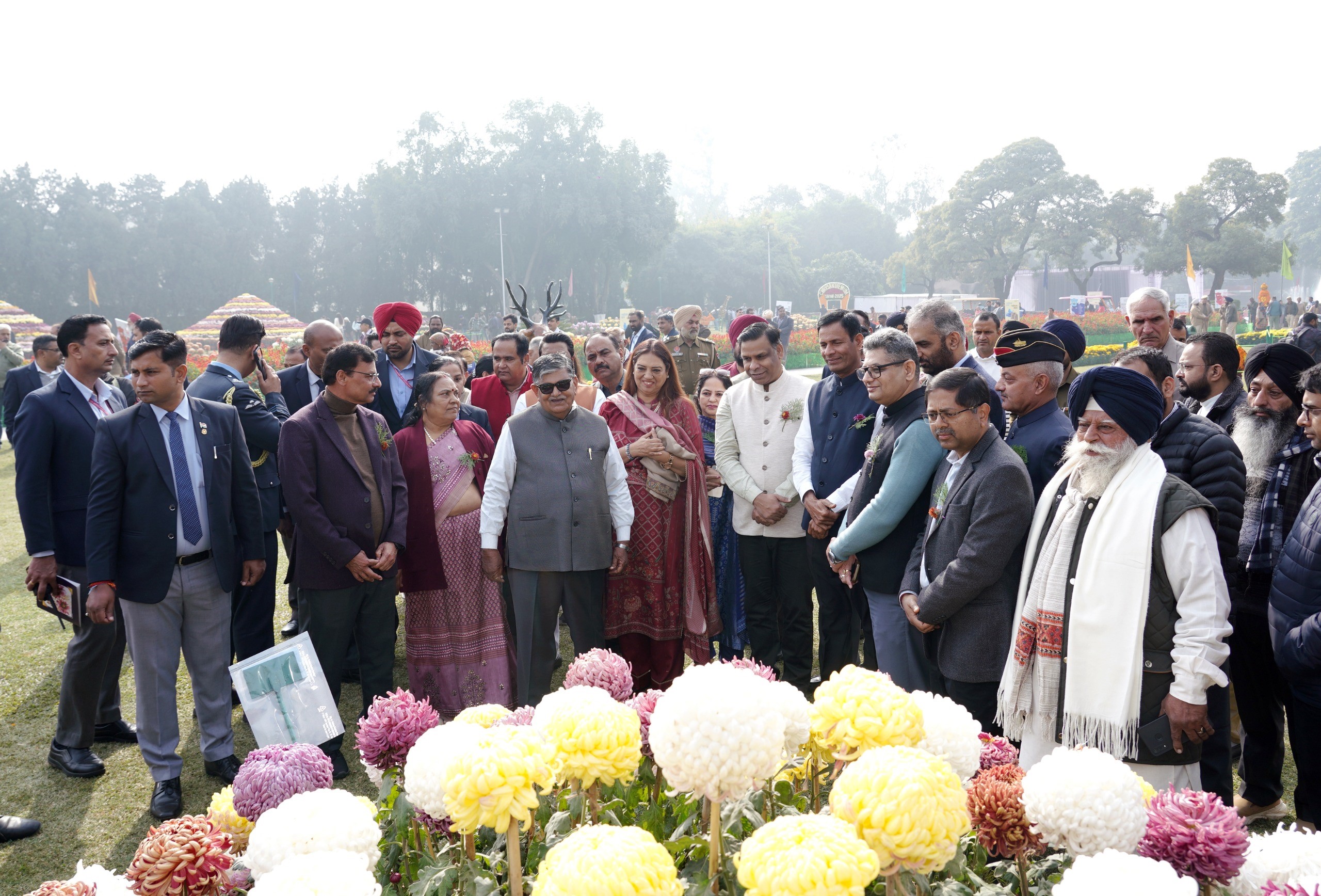 ਰਾਜਪਾਲ ਵੱਲੋਂ ਟੈਰਸਡ ਗਾਰਡਨ ’ਚ ਜ਼ੀਰੋ ਵੇਸਟ ਗੁਲਦਾਉਦੀ ਸ਼ੋਅ ਦਾ ਉਦਘਾਟਨ