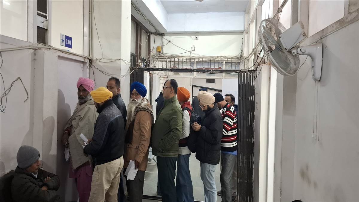 ਟਰਾਂਸਪੋਰਟ ਵਿਭਾਗ ਦਾ ਸਿਸਟਮ ਹੌਲੀ ਹੋਣ ਤੋਂ ਲੋਕ ਪਰੇਸ਼ਾਨ