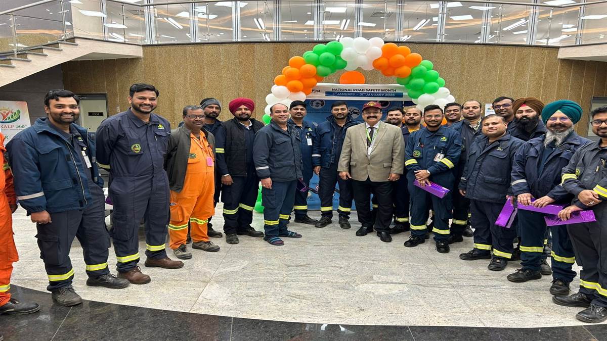 ਸੜਕ ਸੁਰੱਖਿਆ ਮੁਹਿੰਮ ਦੌਰਾਨ ਮੁਲਾਜ਼ਮਾਂ ਤੇ ਸਮਾਜ ਨੂੰ ਕੀਤਾ ਜਾਗਰੂਕ
