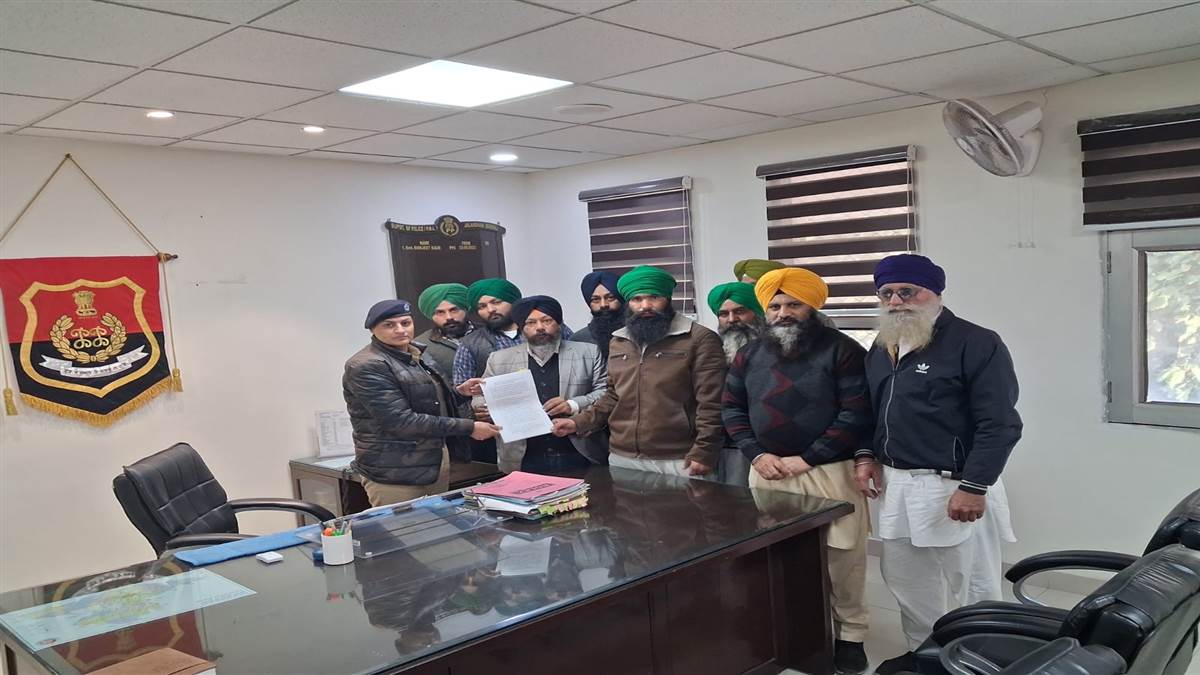 ਕਿਸਾਨ ਆਗੂ ਖ਼ਿਲਾਫ਼ ਦਰਜ ਕੇਸ ਰੱਦ ਕਰਨ ਲਈ ਐੱਸਪੀ ਨੂੰ ਮਿਲੇ ਕਿਸਾਨ