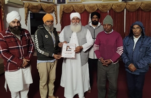ਪ੍ਰਕਾਸ਼ ਉਤਸਵ ਸਮਾਗਮ ਸਬੰਧੀ ਬਾਬਾ ਆਲੋਵਾਲ ਨੂੰ ਦਿੱਤਾ ਸੱਦਾ ਪੱਤਰ