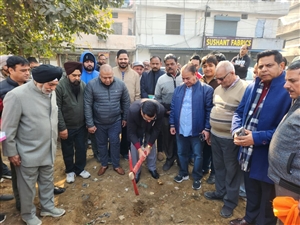 ਵਿਧਾਇਕ ਬੱਗਾ ਵੱਲੋਂ ਬੁੱਢੇ ਦਰਿਆ ਦੀ ਰਿਟੇਨਿੰਗ ਵਾਲ ਦੇ ਨਿਰਮਾਣ ਕਾਰਜਾਂ ਦਾ ਉਦਘਾਟਨ