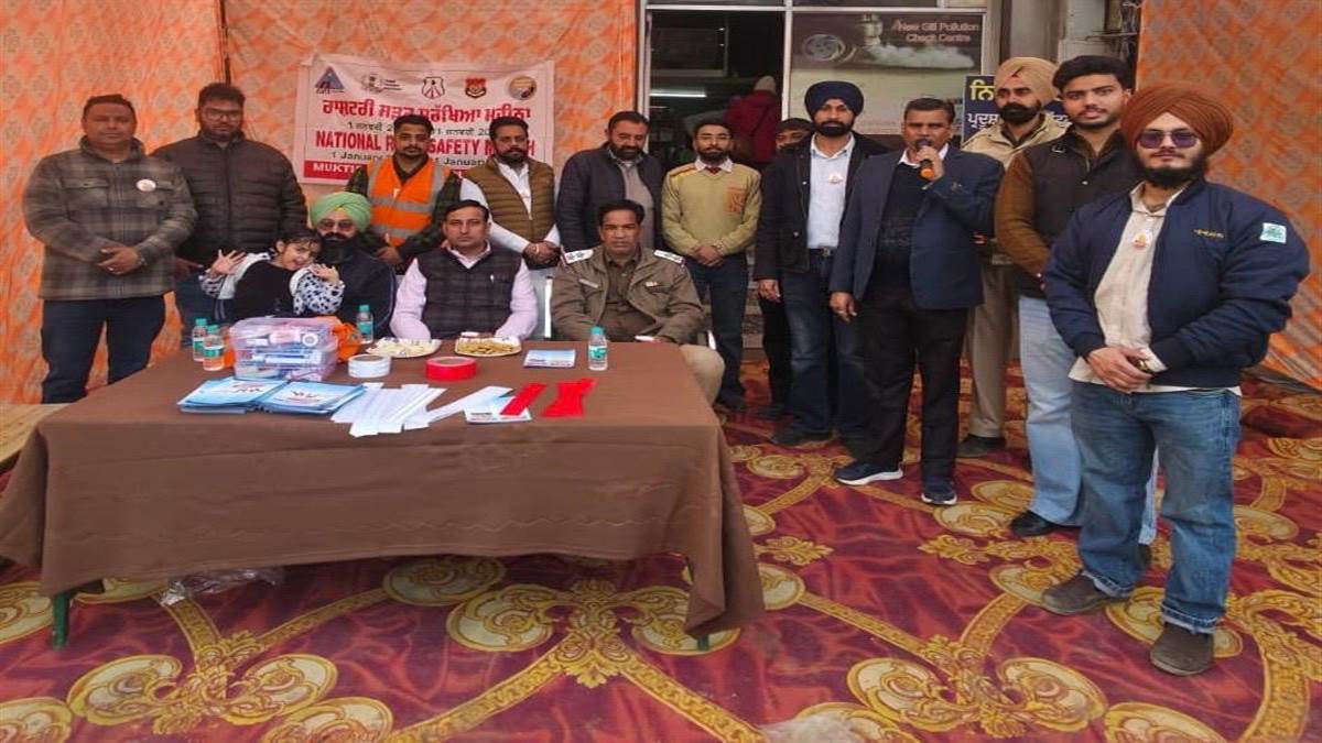 ਮੁਕਤੀਸਰ ਸੰਸਥਾ ਨੇ ਨੌਜਵਾਨਾਂ ਨੂੰ ਟਰੈਫਿਕ ਨਿਯਮਾਂ ਪ੍ਰਤੀ ਜਾਗਰੂਕਤਾ ਇਸ਼ਤਿਹਾਰ ਵੰਡੇ