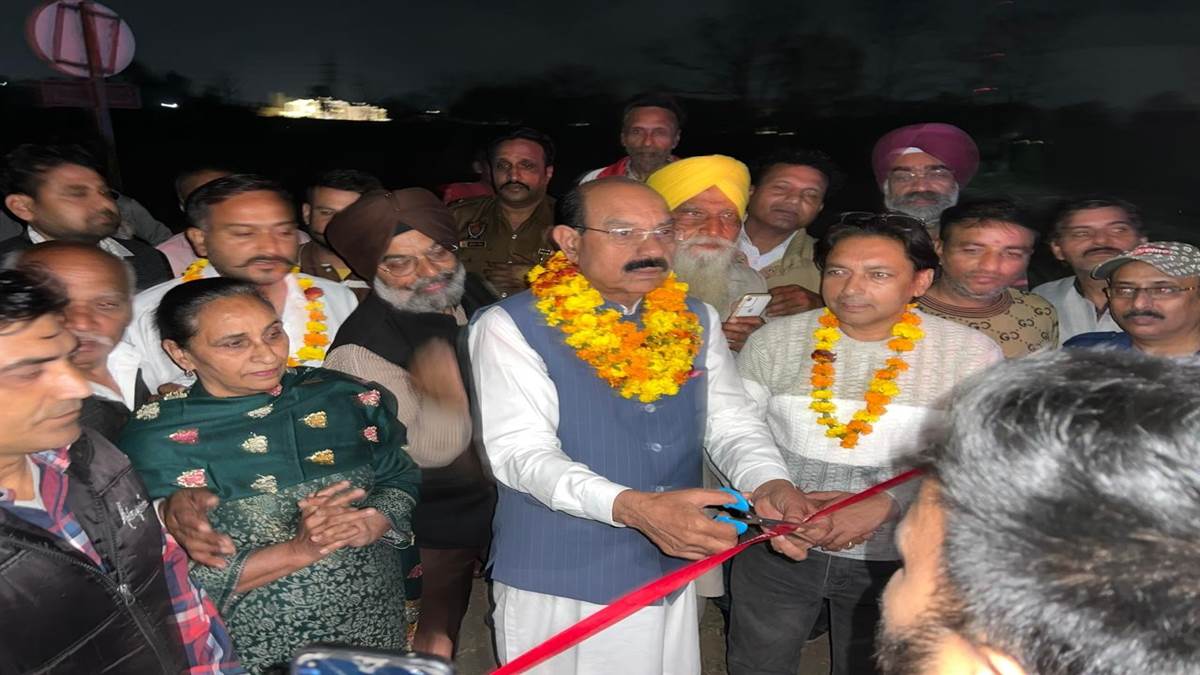 ਕੈਬਨਿਟ ਮੰਤਰੀ ਭਗਤ ਵੱਲੋਂ ਸਟ੍ਰੀਟ ਲਾਈਟ ਪ੍ਰਾਜੈਕਟ ਦਾ ਉਦਘਾਟਨ