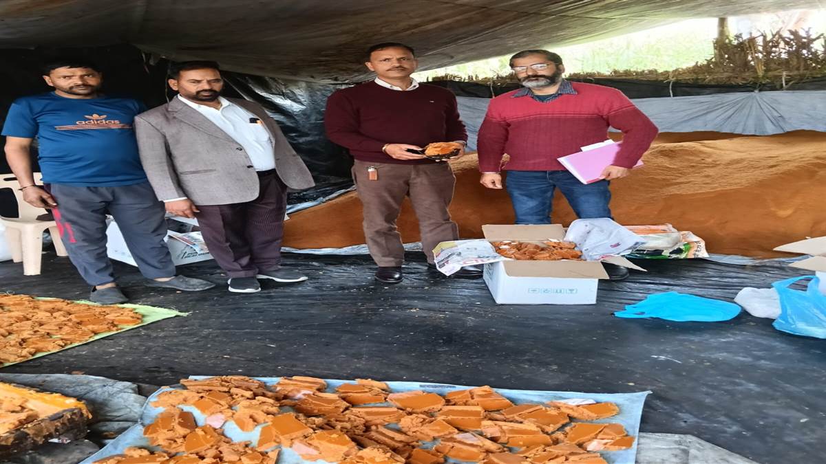 ਟਾਂਡਾ ਤੇ ਦਸੂਹਾ ’ਚ ਗੁੜ-ਸ਼ੱਕਰ ਸਮੇਤ 6 ਖਾਧ ਪਦਾਰਥਾਂ ਦੇ ਸੈਂਪਲ ਭਰੇ