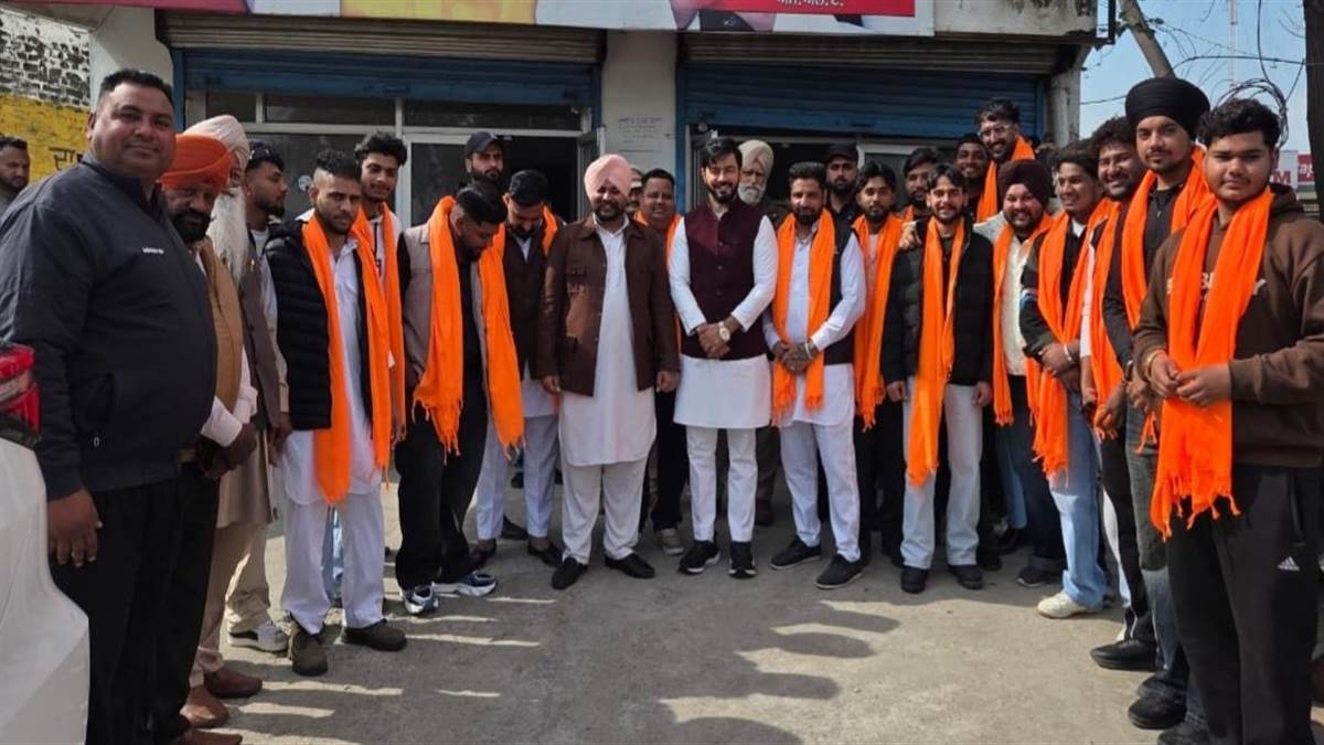 ਭਾਜਪਾ ਬਲਾਕ ਪ੍ਰਧਾਨ ਨੇ ਸਾਥੀਆਂ ਸਮੇਤ ਡਾ. ਇਸ਼ਾਂਕ ਨੂੰ ਦਿੱਤਾ ਸਮਰਥਨ