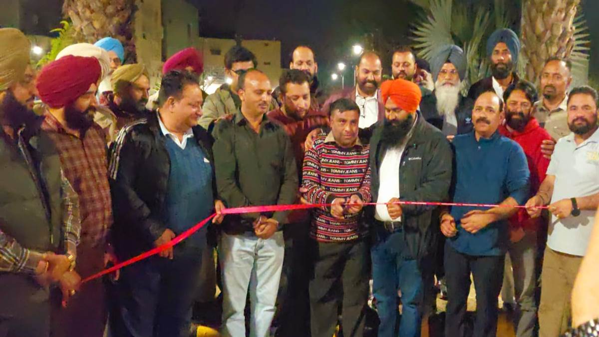 ਵਿਧਾਇਕ ਰਾਜਾ ਨੇ ਪਾਰਕ ’ਚ ਲੱਗੀਆਂ ਨਵੀਆਂ ਲਾਈਟਾਂ ਦਾ ਕੀਤਾ ਉਦਘਾਟਨ