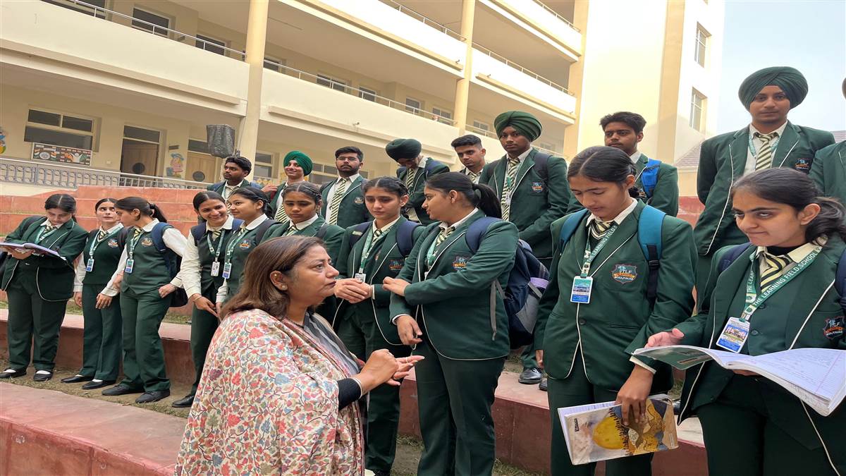 ਵਿਦਿਆਰਥੀਆਂ ਨੂੰ ਪ੍ਰੀਖਿਆਵਾਂ ਲਈ ਅਸ਼ੀਰਵਾਦ ਦਿੱਤਾ