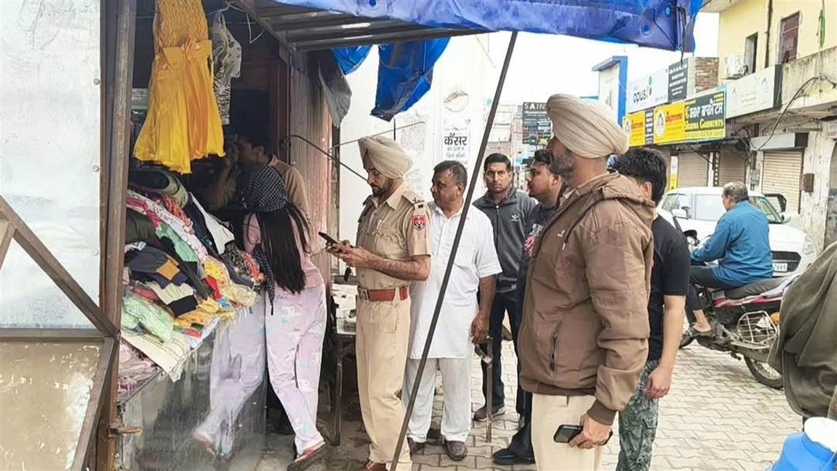 ਰੇਡੀਮੇਟ ਦੇ ਖੋਖੇ ’ਤੋਂ ਲੱਖਾਂ ਦਾ ਕੱਪੜਾ ਚੋਰੀ