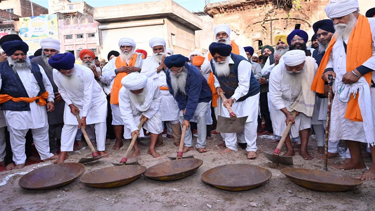 ਸ੍ਰੀ ਦਰਬਾਰ ਸਾਹਿਬ ਦੀ ਦਰਸ਼ਨੀ ਡਿਓਢੀ ਦੇ ਬਾਹਰ ਜੋੜਾ ਘਰ, ਗੱਠੜੀ ਘਰ ਸਮੇਤ ਹੋਰ ਸੇਵਾਵਾਂ ਆਰੰਭ