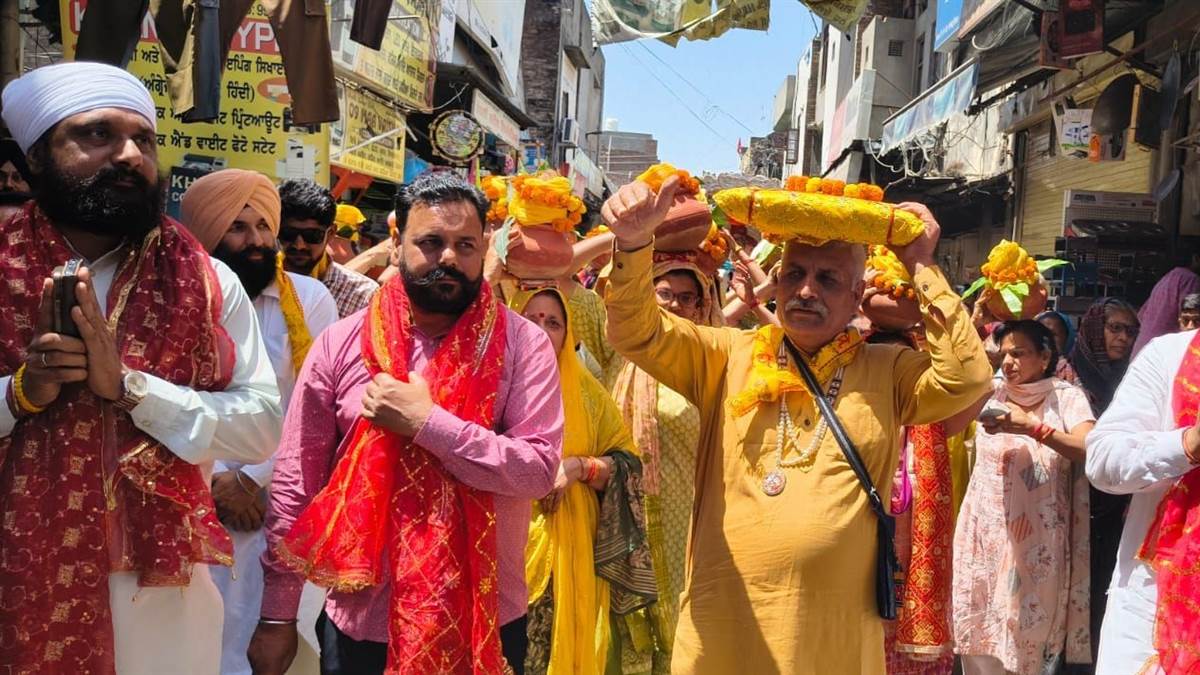 ਧੂਮਧਾਮ ਨਾਲ ਕੱਢੀ ਕਲਸ਼ ਯਾਤਰਾ