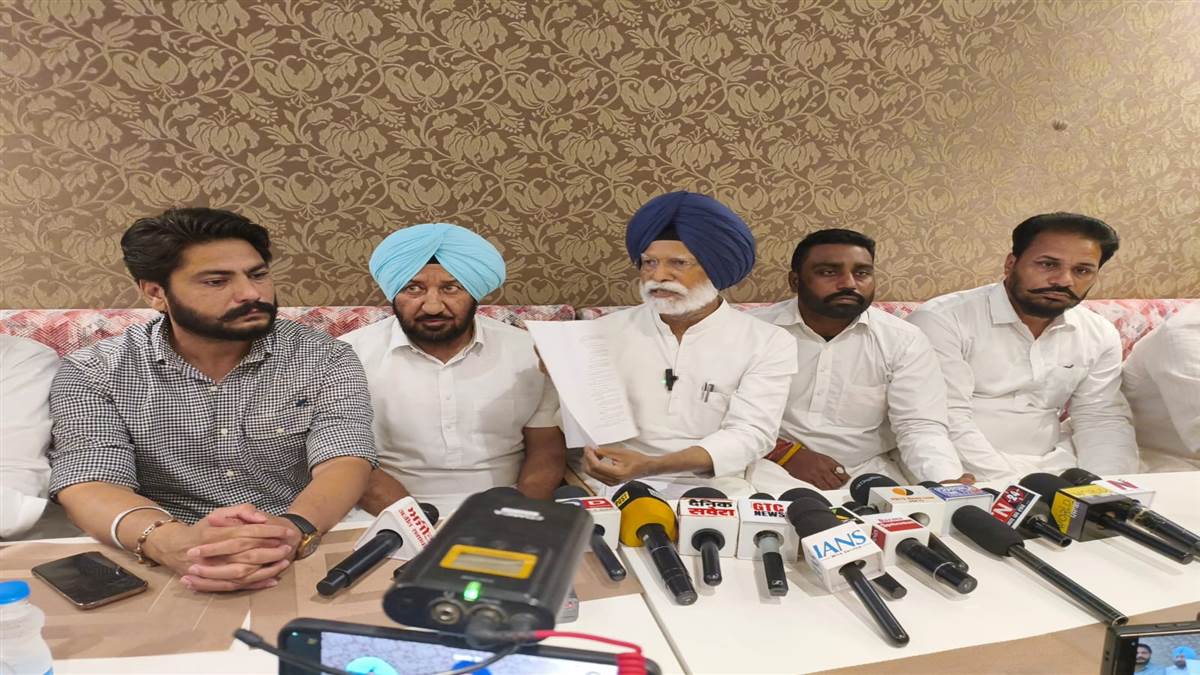ਮਹਿਲਾ ਰਾਖਵਾਂਕਰਨ ਬਿੱਲ ਸਬੰਧੀ ਪ੍ਰਧਾਨ ਮੰਤਰੀ ਲੋਕਾਂ ਨੂੰ ਕਰ ਰਹੇ ਗੁੰਮਰਾਹ : ਡਾ: ਅਮਰ ਸਿੰਘ
’