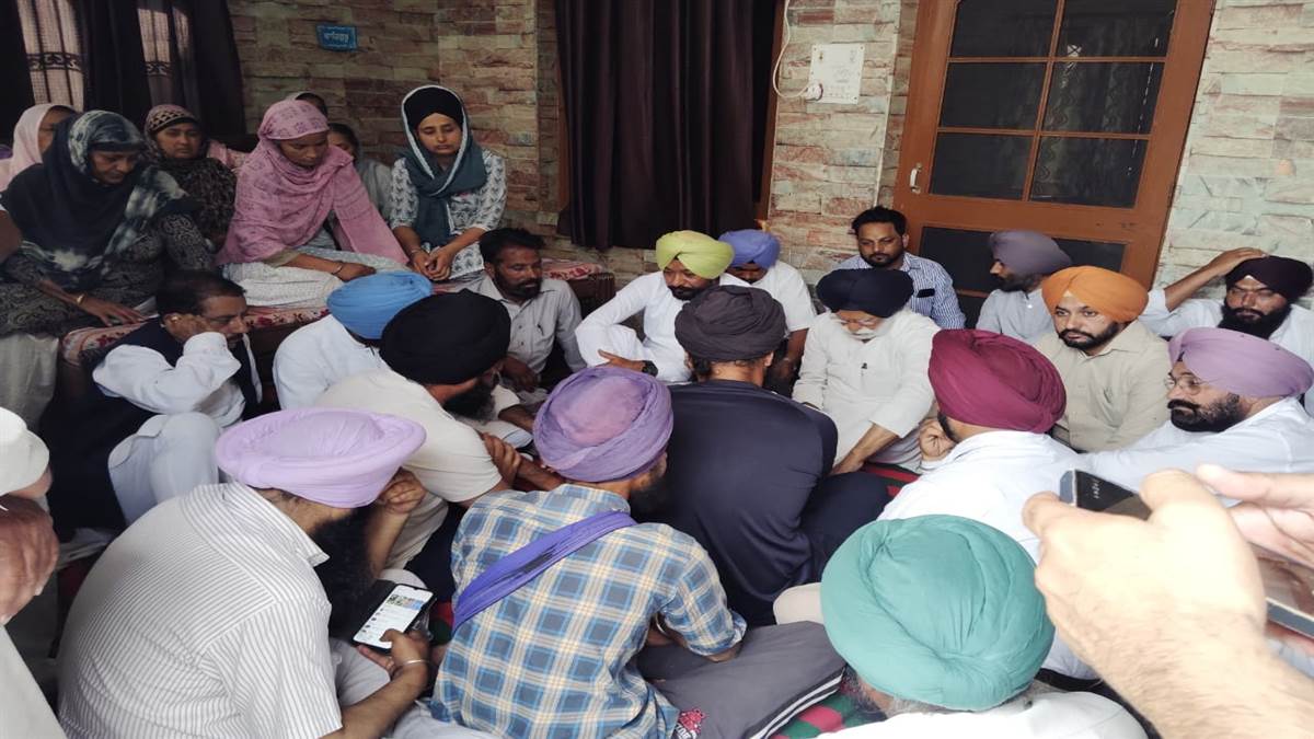 ਐਮਪੀ ਡਾ. ਅਮਰ ਨੇ ਬੱਸ ਹਾਦਸੇ ਦੇ ਪੀੜਤ ਪਰਿਵਾਰਾਂ ਨਾਲ ਦੁੱਖ ਵੰਡਾਇਆ