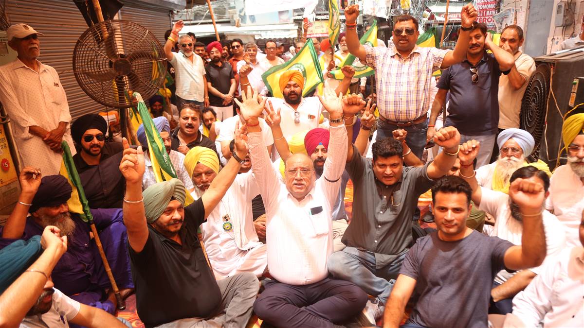 ਆਨਲਾਈਨ ਦਵਾ ਕੰਪਨੀਆਂ ਦੇ ਵਿਰੋਧ ’ਚ ਅੰਮ੍ਰਿਤਸਰ ਦੇ ਮੈਡੀਕਲ ਸਟੋਰ ਰਹੇ ਬੰਦ, ਮਰੀਜ਼ ਰਹੇ ਪਰੇਸ਼ਾਨ