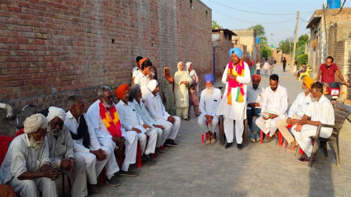 ਸਾਬਕਾ ਵਿਧਾਇਕ ਬਲਮਗੜ੍ਹ ਤੇ ਪਾਸ਼ਾ ਵੱਲੋਂ ਵਰਕਰ ਨਾਲ ਚਰਚਾ