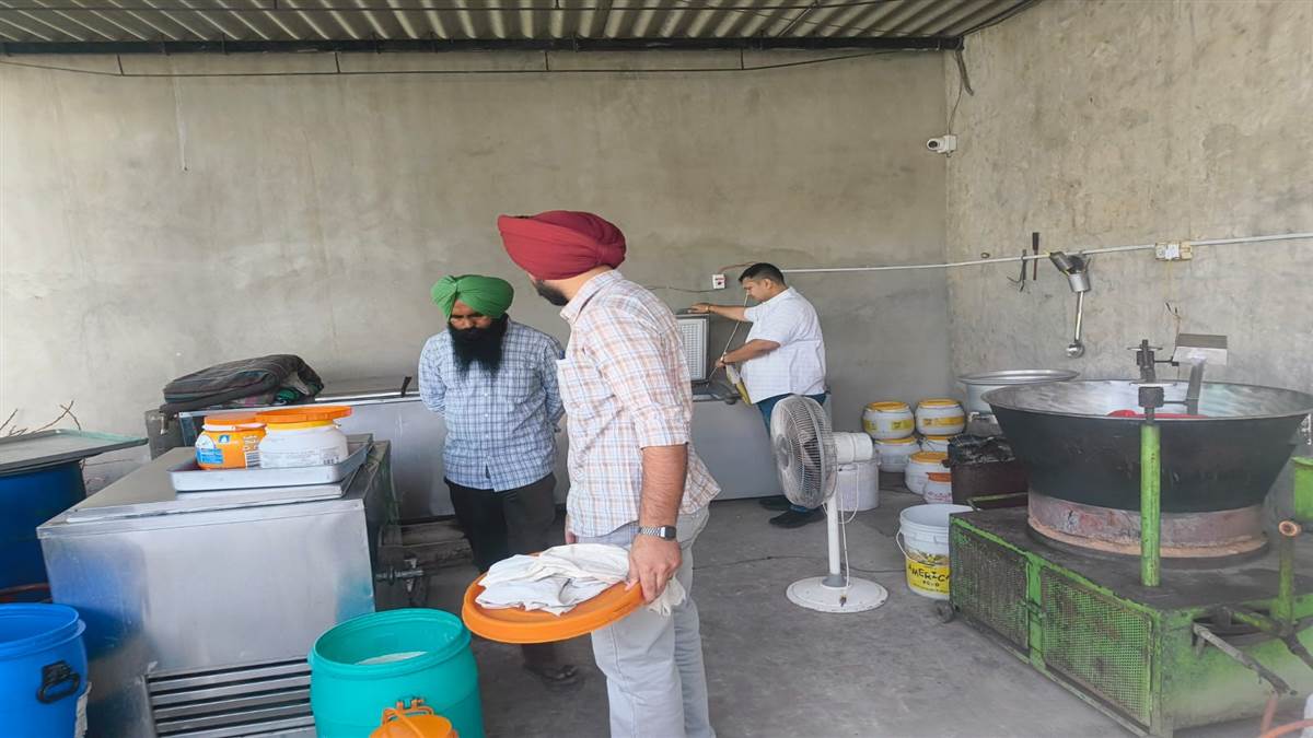 ਸਿਹਤ ਵਿਭਾਗ ਦੀ ਫੂਡ ਸੇਫ਼ਟੀ ਟੀਮ ਵੱਲੋਂ ਅਚਨਚੇਤ ਚੈਕਿੰਗ