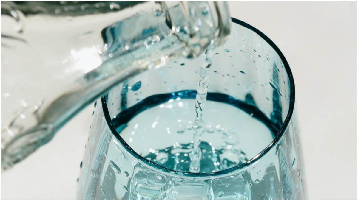 Cold Water Side Effects ਜੇਕਰ ਤੁਸੀਂ ਵੀ ਗਰਮੀਆਂ 'ਚ ਪੀਂਦੇ ਹੋ ਫਰਿੱਜ ਦਾ ਠੰਢਾ ਪਾਣੀ, ਤਾਂ ਹੋ ਜਾਓ ਸਾਵਧਾਨ