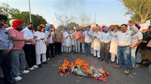 ਭਾਜਪਾ ਆਗੂ ਵੱਲੋਂ ਪੰਜਾਬੀਆਂ ਪ੍ਰਤੀ ਅਪਮਾਨਜਨਕ ਟਿੱਪਣੀ ਕਰਨ ਦੇ ਵਿਰੋਧ ’ਚ ਕਾਂਗਰਸੀਆਂ ਵੱਲੋਂ ਰੋਸ ਪ੍ਰਦਰਸ਼ਨ