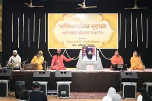 ਗੁਰੂ ਸਾਹਿਬਾਨਾਂ ਦੇ ਦਰਸਾਏ ਮਾਰਗ 'ਤੇ ਚੱਲ ਕੇ ਹੀ ਮਨੁੱਖ ਆਪਣਾ ਜੀਵਨ ਸਫਲ ਬਣਾ ਸਕਦਾ ਹੈ : ਸਵਾਮੀ ਵਿਸ਼ਨੂੰਦੇਵਾਨੰਦ