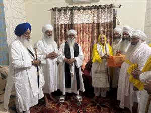 ਕਬਰਾਂ ’ਤੇ ਦੀਵੇ ਜਗਾਉਣ ਤੇ ਪਾਖੰਡੀਆਂ ਤੋਂ ਫੂਕਾਂ ਮਰਵਾਉਣ ਵਾਲਾ ਸਿੱਖ ਨਹੀਂ : ਸੰਤ ਸਮਾਜ