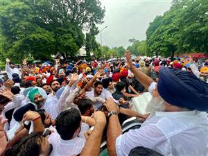 'ਇਹੀ ਥਾਂ ਹੋਵੇਗੀ, ਇਹੀ ਅਫ਼ਸਰ ਹੋਣਗੇ...ਭਗਵੰਤ ਮਾਨ ਨੂੰ ਵੀ ਦੇਣਾ ਪਵੇਗਾ ਹਿਸਾਬ'; SIT ਵੱਲੋਂ 3 ਘੰਟੇ ਦੀ ਪੁੱਛਗਿੱਛ ਮਗਰੋਂ ਗੱਜੇ ਸੁਖਬੀਰ ਬਾਦਲ