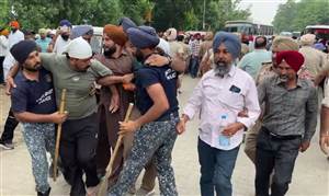 ਮਨਰੇਗਾ ਵਰਕਰਾਂ ਦਾ ਜ਼ਬਰਦਸਤ ਰੋਸ ਪ੍ਰਦਰਸ਼ਨ, ਮੰਤਰੀ ਸੋਂਦ ਦੀ ਕੋਠੀ ਦਾ ਘਿਰਾਓ ਕਰਨ ਜਾਂਦੇ ਮੁਲਾਜ਼ਮ ਹਿਰਾਸਤ ’ਚ ਲਏ