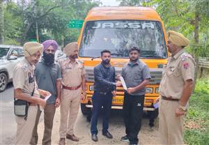 ਸੇਫ ਸਕੂਲ ਵਾਹਨ ਪਾਲਿਸੀ ਤਹਿਤ ਸਕੂਲ ਬੱਸਾਂ ਦੀ ਕੀਤੀ ਚੈਕਿੰਗ