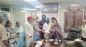 ਘੱਟ ਕਣਕ ਦੇਣ ਸਬੰਧੀ ਡੀਐੱਫਐੱਸਸੀ ਤਰਨਤਾਰਨ ਨੂੰ ਦਿੱਤਾ ਮੰਗ ਪੱਤਰ