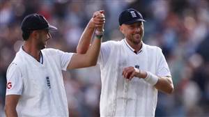 ENG vs PAK : ਓਲੀ ਰੌਬਿਨਸਨ ਤੇ ਜੋਸ਼ ਟੰਗ ਦੀ ਤੂਫ਼ਾਨੀ ਗੇਂਦਬਾਜ਼ੀ, ਪਹਿਲੇ ਹੀ ਦਿਨ ਢਹਿ-ਢੇਰੀ ਹੋਈ ਪਾਕਿਸਤਾਨੀ ਟੀਮ
