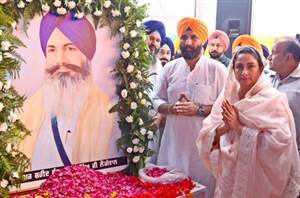 Sangrur News : ‘ਪੰਜਾਬ ਪੰਜਾਬੀਆਂ ਦਾ, ਦਿੱਲੀ ਦਾ ਰਿਮੋਰਟ ਕੰਟਰੋਲ ਹਮੇਸ਼ਾ ਲਈ ਖ਼ਤਮ ਕਰੋ’, ਸੰਤ ਹਰਚੰਦ ਸਿੰਘ ਲੌਂਗੋਵਾਲ ਦੀ ਬਰਸੀ ਮੌਕੇ ਹਰਸਿਮਰਤ ਬਾਦਲ ਦੀ ਅਪੀਲ