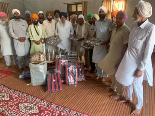 ਪਿੰਡ ਜੰਡਵਾਲਾ ਦੀ ਗੁਰਦੁਆਰਾ ਪ੍ਰਬੰਧਕ ਕਮੇਟੀ ਨੂੰ ਦਰੀਆਂ ਤੇ ਭਾਂਡੇ ਭੇਟ
