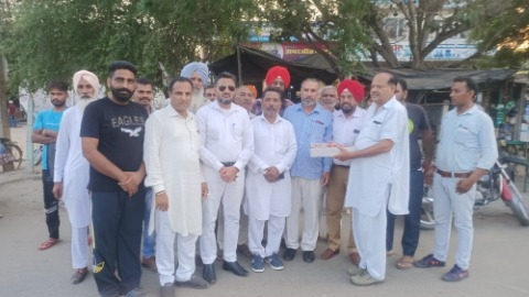 ਚੰਨੀ ਦੇ ਮੁੱਖ ਮੰਤਰੀ ਬਣਨ ਦੀ ਖੁਸ਼ੀ 'ਚ ਵੰਡੇ ਲੱਡੂ