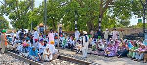 ਦੋਸ਼ੀਆਂ ਦੀ ਗ੍ਰਿਫਤਾਰੀ ਨੂੰ ਲੈ ਕੇ ਕਿਸਾਨ ਯੂਨੀਅਨ ਵੱਲੋਂ ਧਰਨਾ