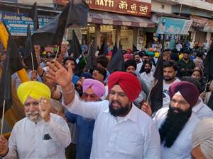 ਬੀਜੇਪੀ ਵਲੋਂ ਕੱਢੀ ਗਈ ਨਸ਼ਾ ਮੁਕਤ ਪੰਜਾਬ ਯਾਤਰਾ ਦਾ ਕਾਦੀਆਂ ਵਿਖੇ ਪਾਰਟੀ ਵਰਕਰਾਂ ਵੱਲੋਂ ਸਵਾਗਤ