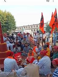 ਦੁਸਹਿਰੇ ਸਬੰਧੀ ਸ਼੍ਰੀ ਰਾਮਲੀਲਾ ਕਮੇਟੀ ਨੇ ਝੰਡਾ ਚੜ੍ਹਾਉਣ ਦੀ ਰਸਮ ਕੀਤੀ ਅਦਾ