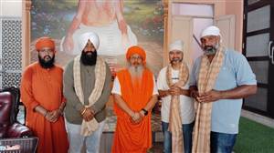 ਗੁਰਸ਼ਰਨ ਸਿੰਘ ਨਿਰਮਲ ਕੁਟੀਆ ਵਿਖੇ ਹੋਏ ਨਤਮਸਤਕ