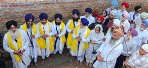 ਪੰਜ ਪਿਆਰਿਆਂ ਦੀ ਅਗਵਾਈ ਹੇਠ ਗੁਰੂ ਘਰ ਦੀ ਕਾਰਸੇਵਾ ਅਰੰਭ